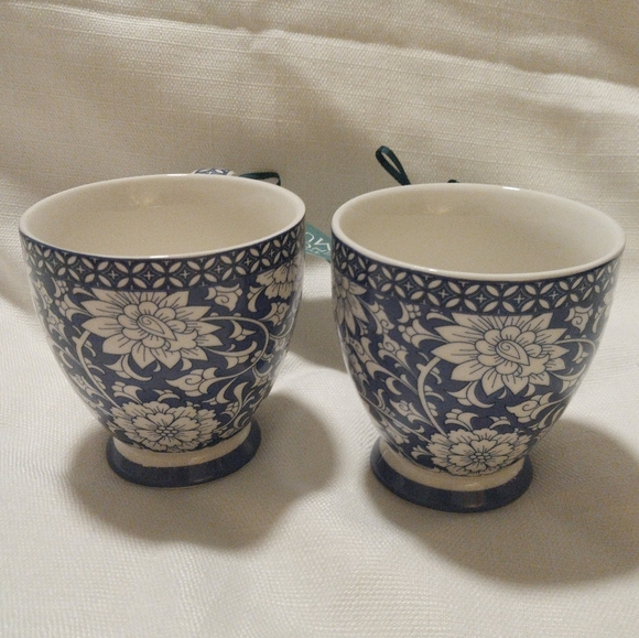 The English Mug Co. Blue & White Floral Pattern Fine China Mug (Set of 2) - Picture 2 of 8